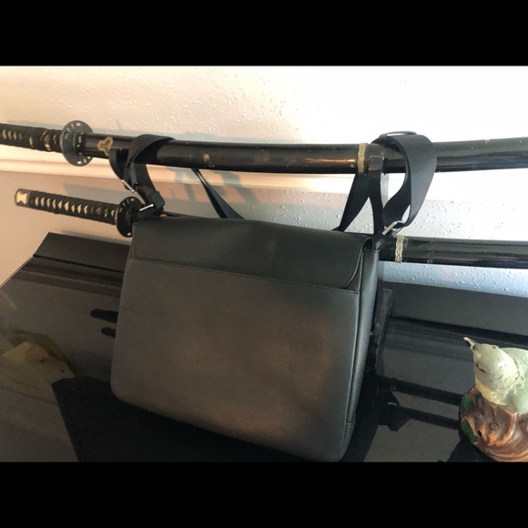 MICHEAL KORS Men's Kent Messenger Bag - Picture 3 of 4